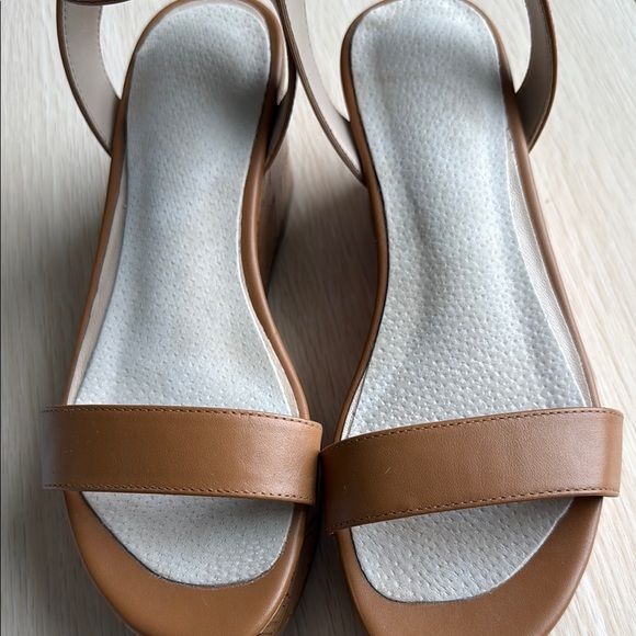 Stuart Weizmann Women's Tan Platform Sandals - Picture 4 of 10